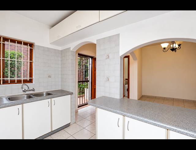 3 BEDROOM TOWNHOUSE FOR SALE IN GLENWOOD